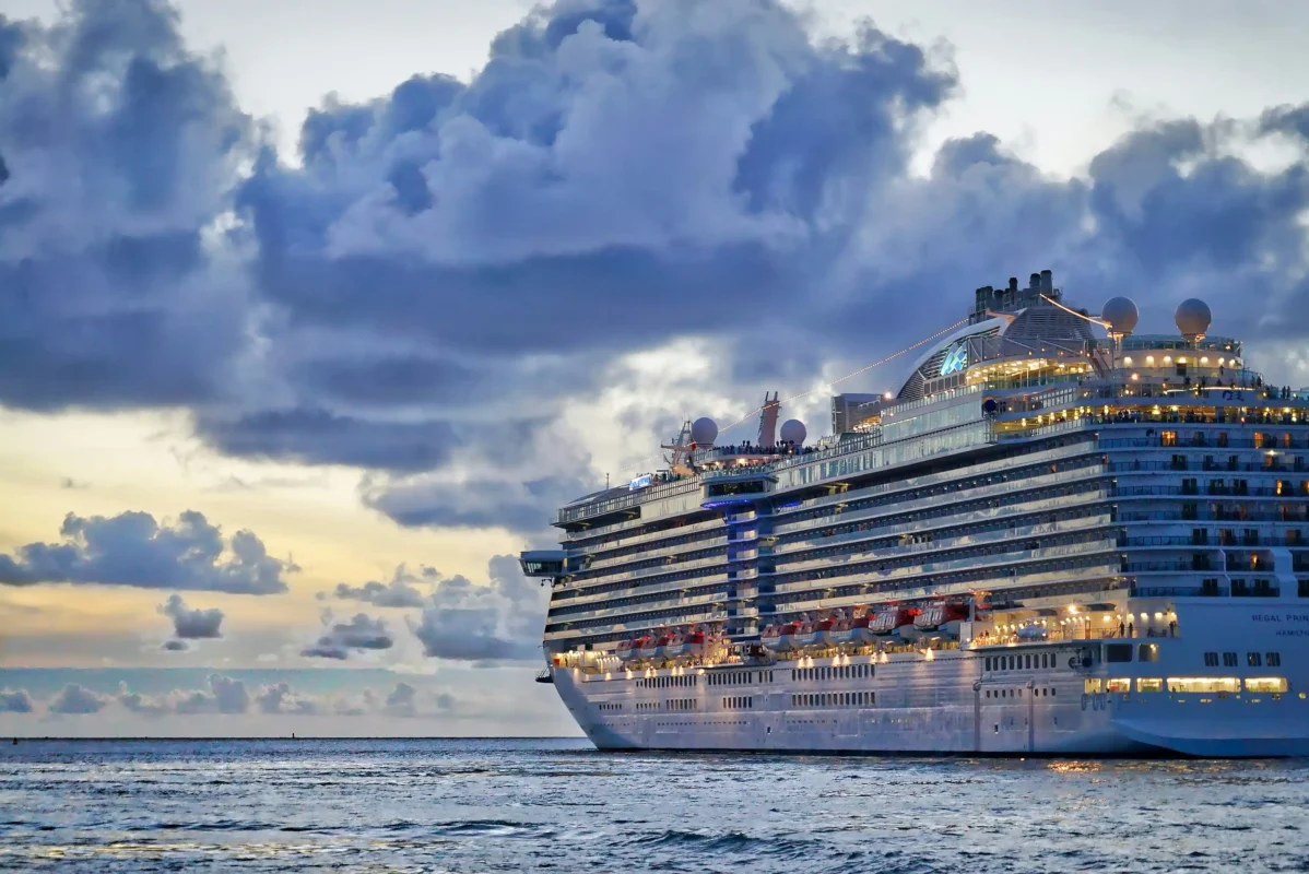 Experiential Cruises 27 peter hansen MeGmdPNe36w unsplash 11zon 11zon